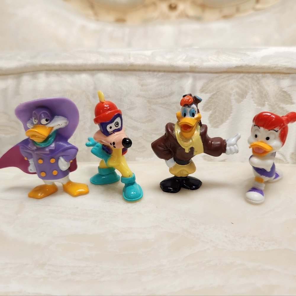4- Kellogg's cereal toys "darkwing duck "
